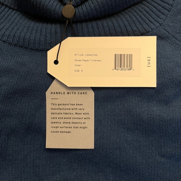 Universal Standard Turtleneck Renee Raglan Ocean Blue Women's size 14/16 - Picture 3 of 4